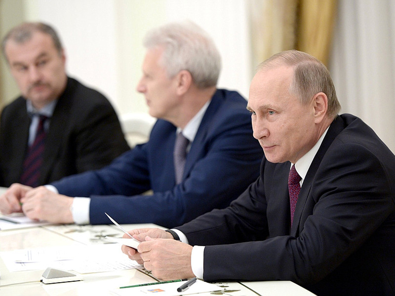 Президент РФ Владимир Путин пообещал подумать над продлением программы выделения мегагрантов на привлечение ведущих мировых ученых в Россию после 2020 года