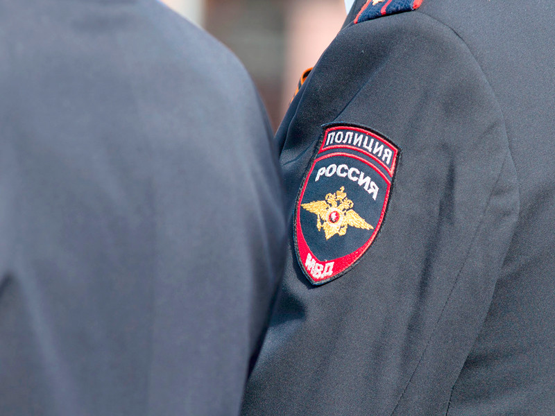 Сургутский полицейский, дубинкой нарисовавший в подъезде фаллос, лишится работы