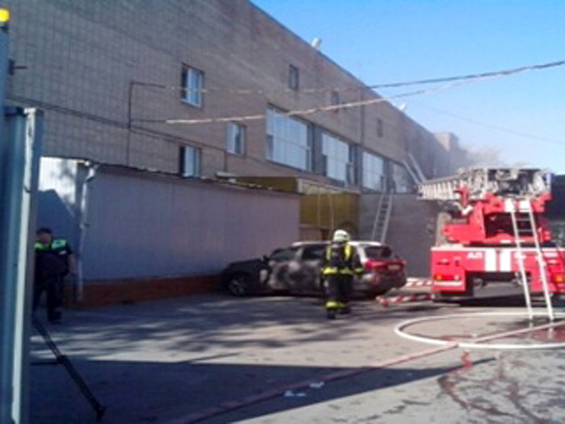 Двое руководителей типографии, на складе которой на Алтуфьевском шоссе в Москве при пожаре 27 августа сгорели 17 человек, объявлены в федеральный розыск