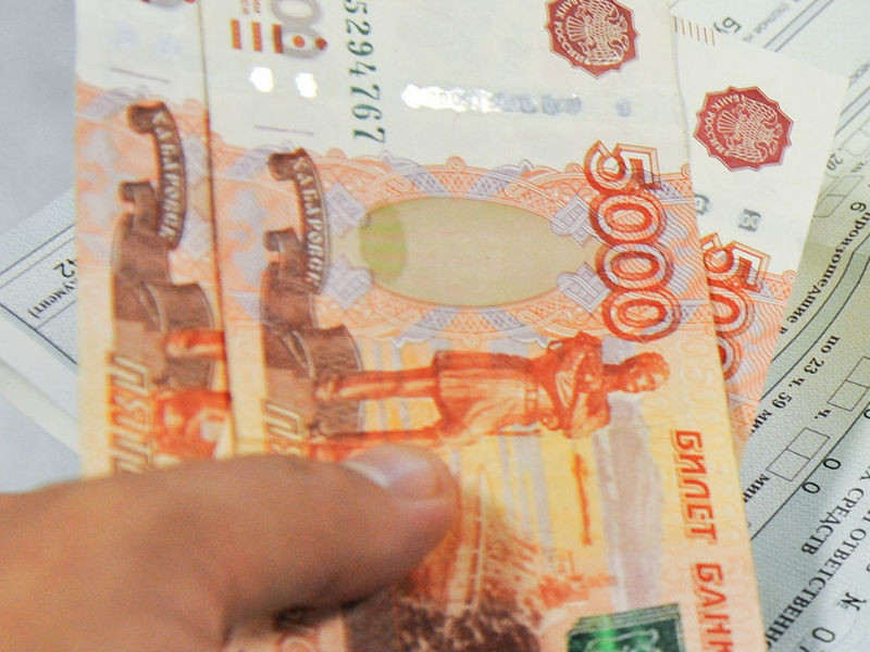 Банкомат "Сбербанка" выдал москвичке купюры достоинством 5100 рублей
