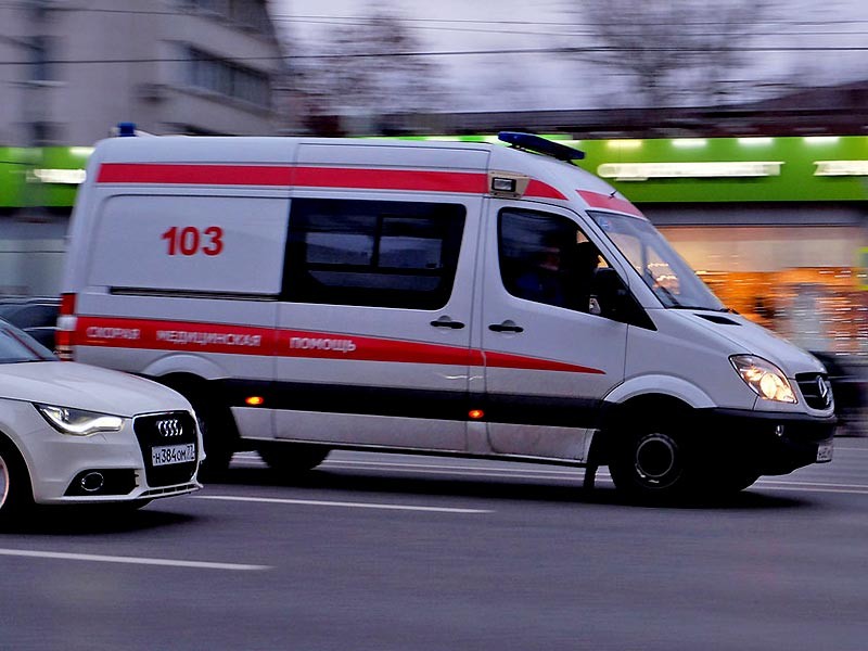 В Ростове член избирательной комиссии, подозреваемая во вбросе бюллетеней, попала в больницу после обморока