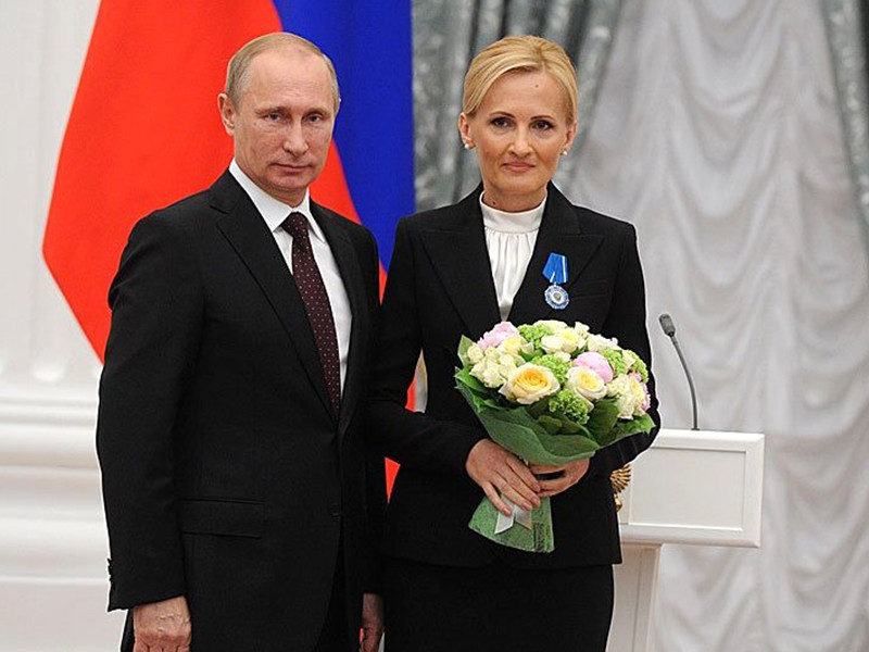 Путин в женской одежде