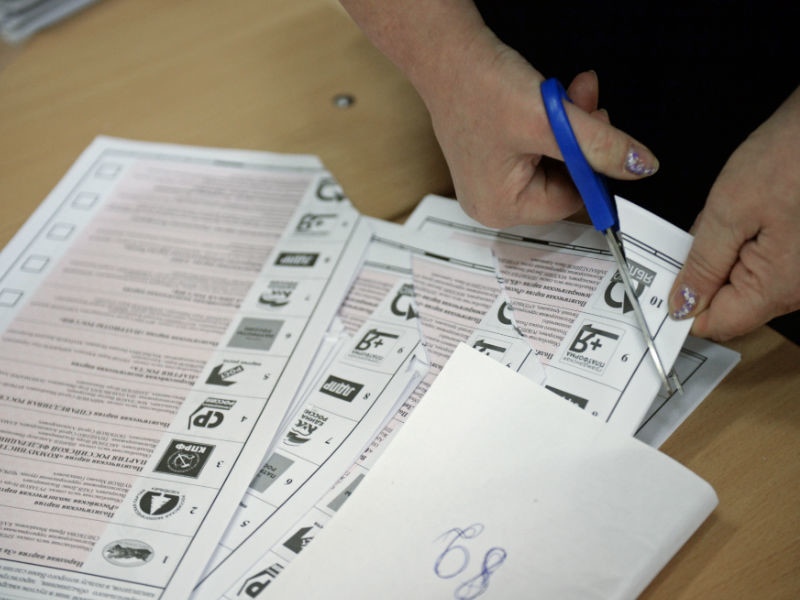 "Яблоко" после подсчета половины голосов остается без места в Госдуме