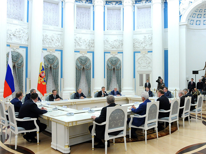 Президент России Владимир Путин встретился в пятницу, 23 сентября, с лидерами партий, прошедших в Государственную думу VII созыва