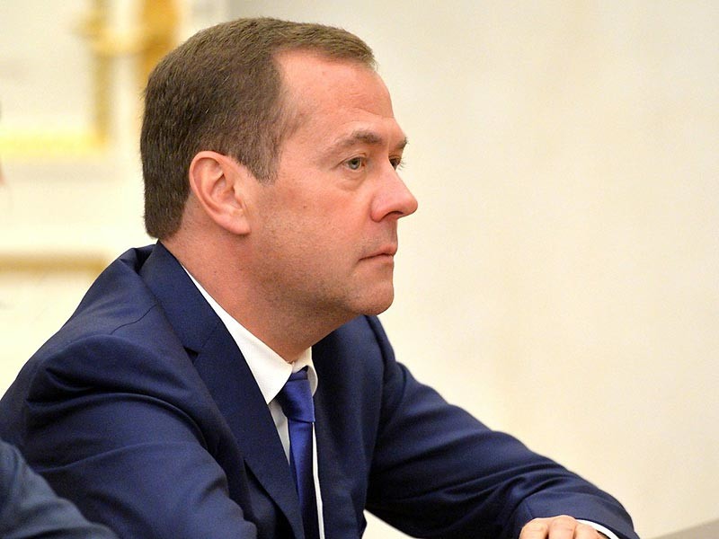 Перед утверждением Медведев выразил надежду, что депутаты в Думе согласятся с этой кандидатурой. Премьер напомнил, что фракция "Единой России" как самая значительная в Думе, вправе вновь выдвинуть кандидата на пост председателя палаты
