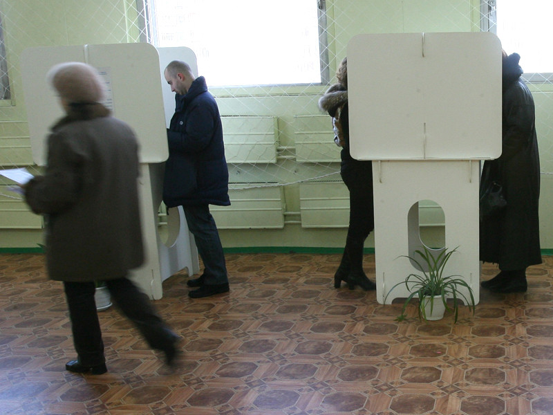 Социологи "Левада-Центра" в ходе опроса выяснили, что 48% россиян намерены принять участие в предстоящих выборах в Государственную Думу 18 сентября. Не планируют участвовать в выборах 28% респондентов, а 20% пока не определились