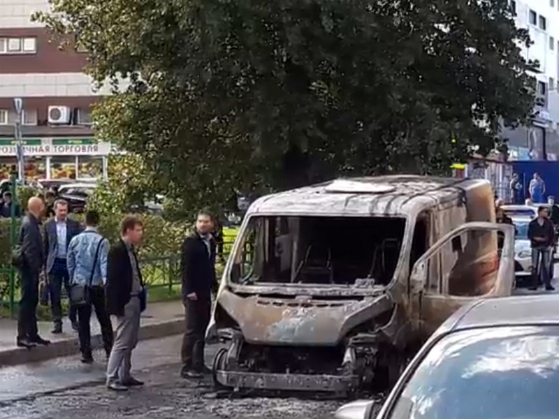 В Москве неизвестные злоумышленники напали на инкассаторскую машину "Альфа-Банка" в районе дома N13 по Тушинской улице