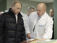 Владимир Путин и Евгений Пригожин во время посещения комбината питания "Конкорд"