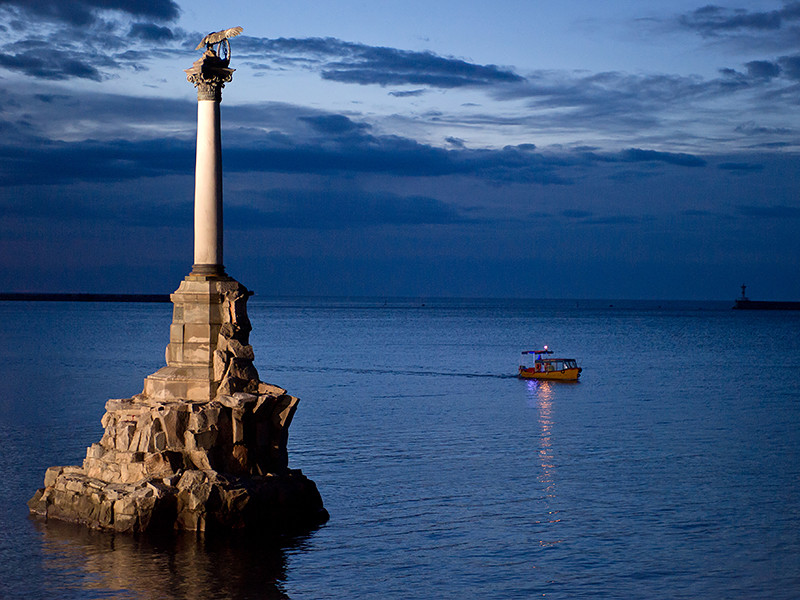 Севастополь: памятник затопленным кораблям