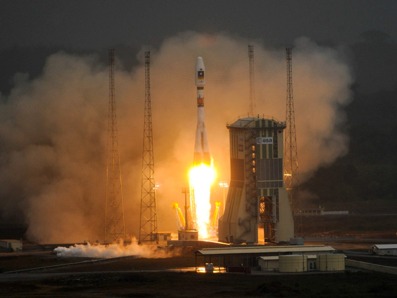 Arianespace выводит на орбиту спутники с космодрома Куру во Французской Гвиане при помощи ракет-носителей среднего класса "Союз", которые производит самарский ракетно-космический центр "Прогресс"