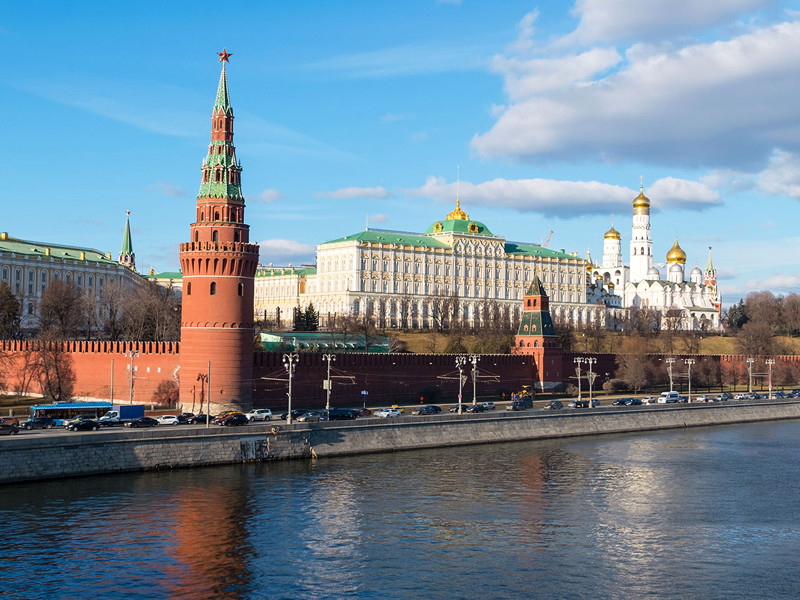 В Кремле напомнили Великобритании об ответственности за безопасность посольства РФ