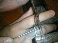 13-летний сибиряк решил постричь ногти и застрял пальцем в кольце ножниц - спасателям пришлось пилить (ФОТО)