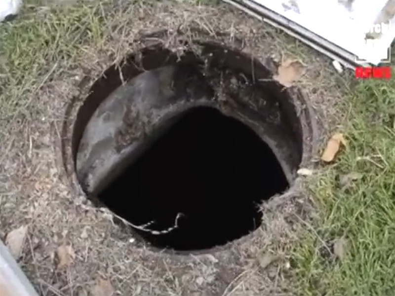В Крыму первоклассник упал в открытый люк бомбоубежища, с которого украли крышку
