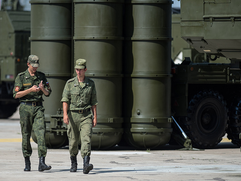 Официальный представитель Минобороны России генерал-майор Игорь Конашенков подтвердил сообщение телеканала Fox News о доставке в Сирию батареи зенитной ракетной системы С-300