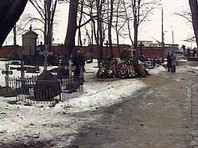 "Боль, пустота, патриотизм": в Петербурге прошла депрессивная демонстрация на кладбище