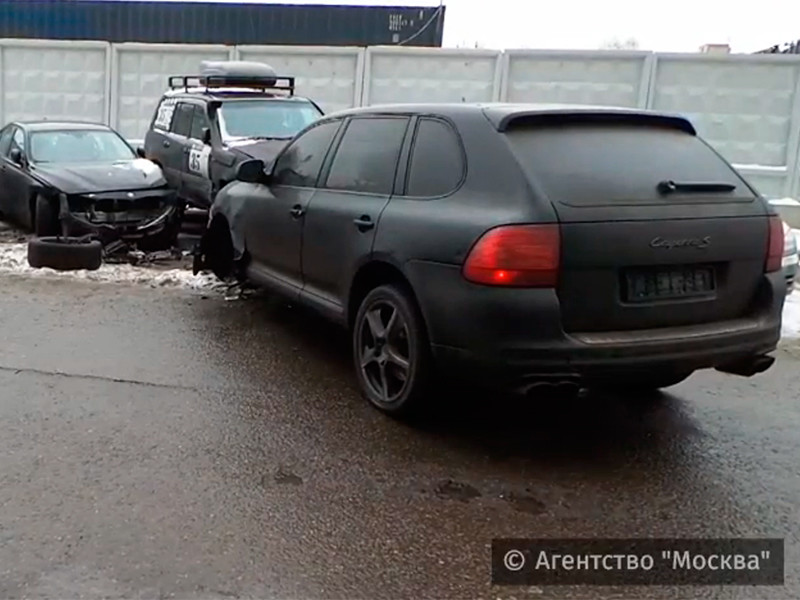 В Москве внедорожник Porsche протаранил пять автомобилей