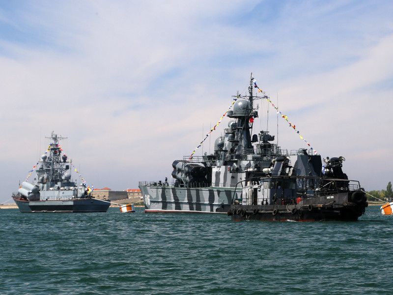 Минобороны РФ ведет в Крыму восстановление заброшенных военных объектов, созданных еще в советский период, а также строит новые. Речь идет о военно-морских базах, радиолокационных станциях и аэродромах.