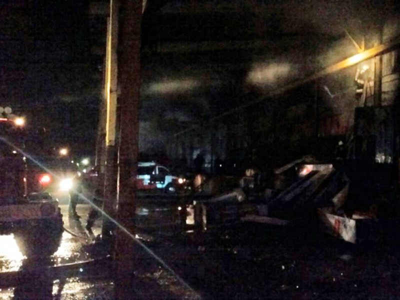В Ростовской области в результате столкновения пассажирского микроавтобуса Mercedes Vito и "КамАЗа" в ночь на понедельник, 21 ноября, погибли шесть человек