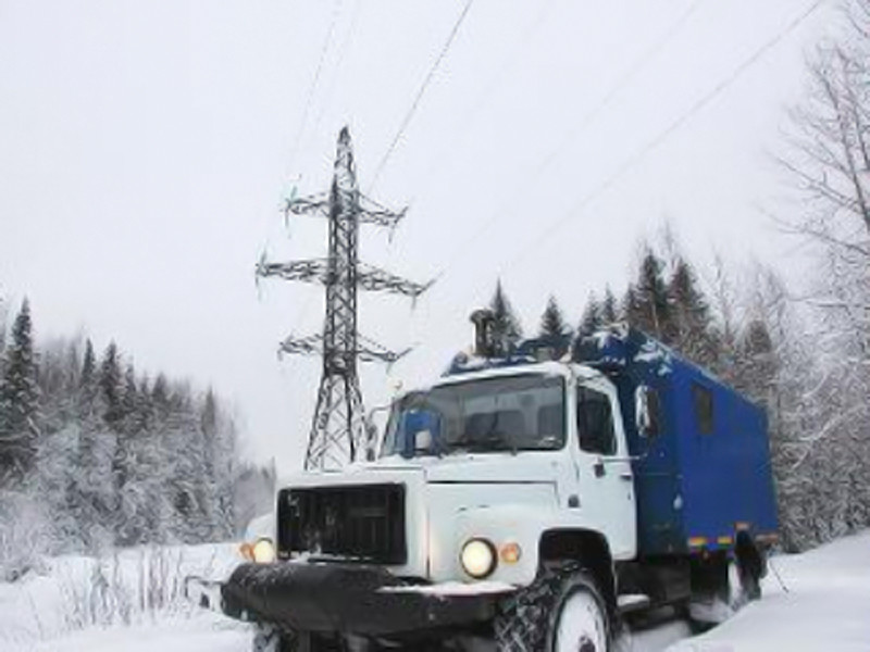 В Новгородской области из-за снегопада произошли многочисленные обрывы линий электропередач: без света остались более 10 тысяч человек в более чем 400 деревнях региона
