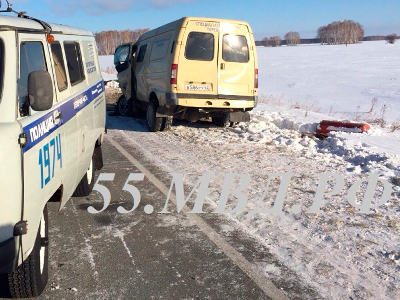 В Омской области автобус столкнулся с "Газелью": пять человек погибли