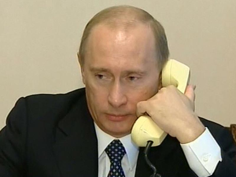 Путин обсудил с Меркель по телефону реализацию минских договоренностей