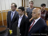 17 октября Гагаринский суд Москвы вынес приговор по уголовному делу, возбужденному против участников гонки. Руслан Шамсуаров, владелец авто, был признан виновным в оскорблении представителей власти и приговорен к 300 часам обязательных работ