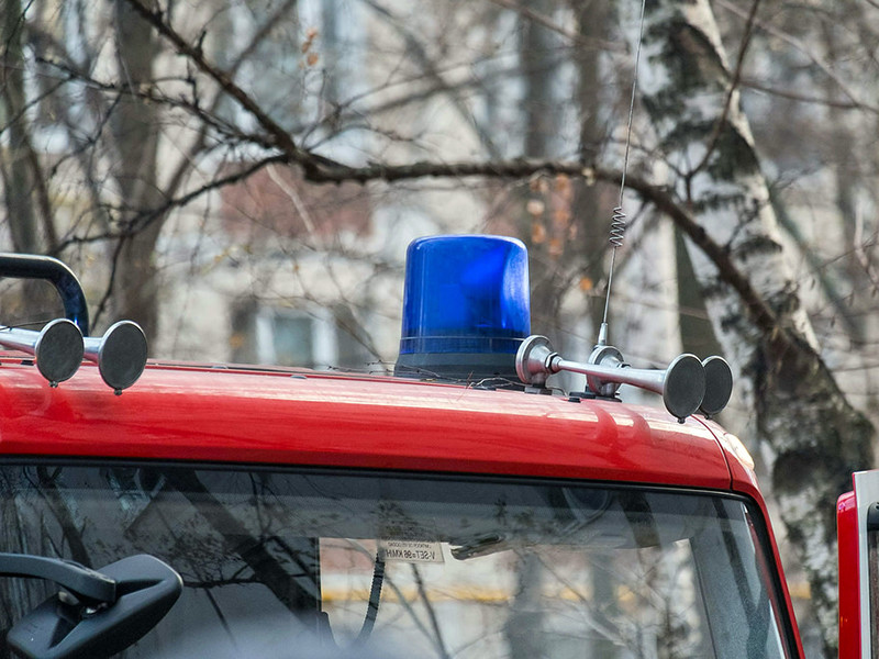 В Красноярске сильный пожар привел к гибели человека: мужчина был застигнут огнем в квартире и, чтобы спастись, выпрыгнул с балкона, в результате чего погиб