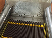 Московское метро опровергло информацию о "зажевавшем" ногу девушки эскалаторе