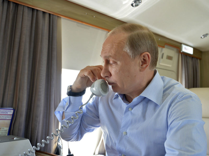 Путин пообщался по телефону с Раулем Кастро