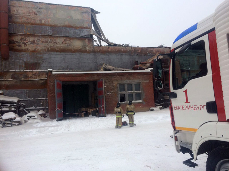 В Екатеринбурге под тяжестью снега рухнула крыша завода, производящего ЗРК "Бук" и "Антей": 4 погибших, 14 раненых