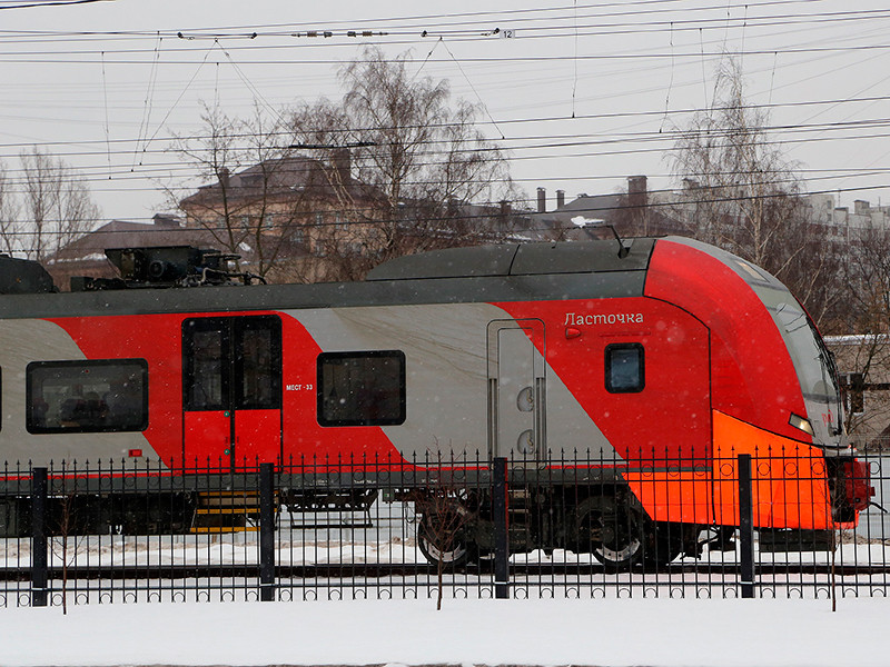 Два поезда "Ласточка" с пассажирами застряли в Подмосковье из-за обледенения проводов