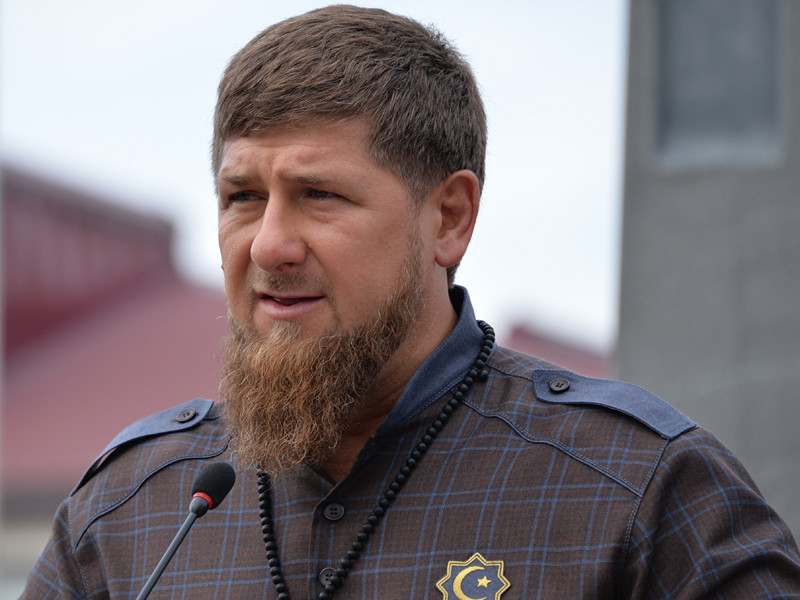 Глава Чеченской республики Рамзан Кадыров назвал "фальшивкой" сообщения СМИ о том, что в Чечне формируются спецбатальоны добровольцев из числа сотрудников МВД Чечни для отправки на войну в Сирию