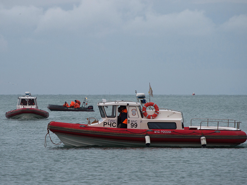 В Черном море близ Сочи спасатели нашли и подняли на поверхность тело майора Романа Волкова - командира потерпевшего крушение самолета Ту-154