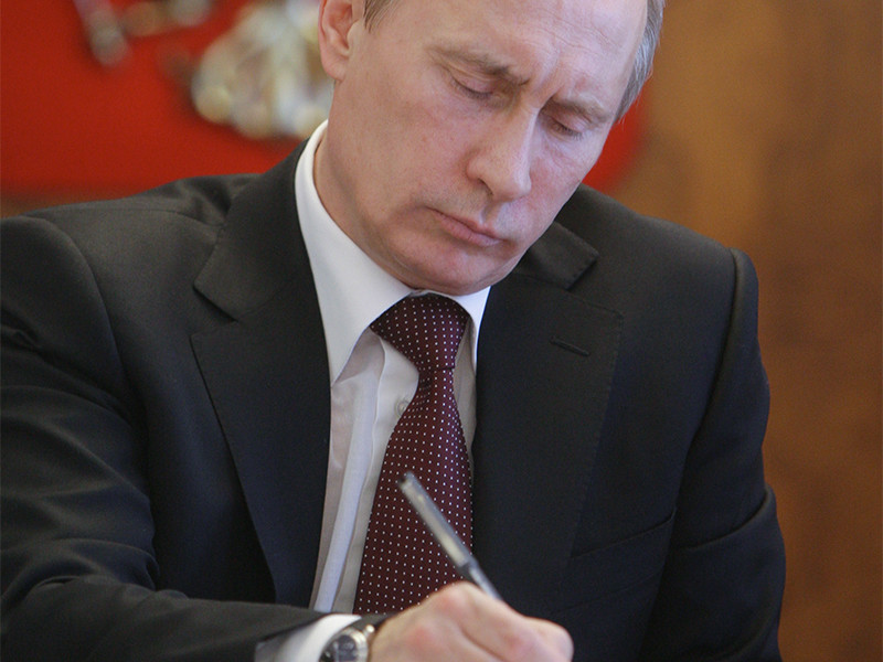 В Музее современной истории России выставили ручку Путина, "присоединившую" Крым