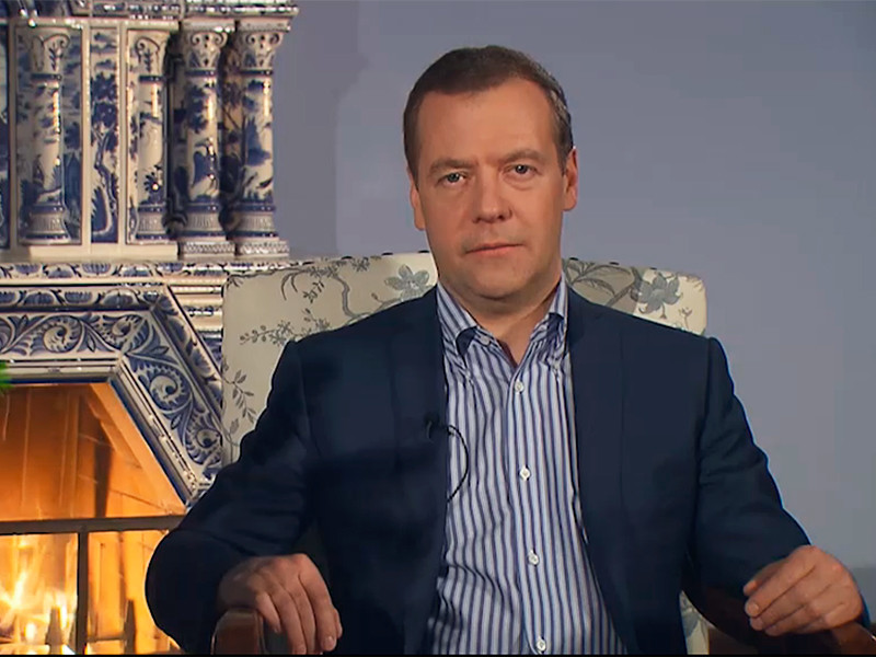 Премьер-министр РФ Дмитрий Медведев поздравил сограждан с наступающим Новым годом. Премьер верит, что в наступающем году осуществятся "самые заветные мечты"