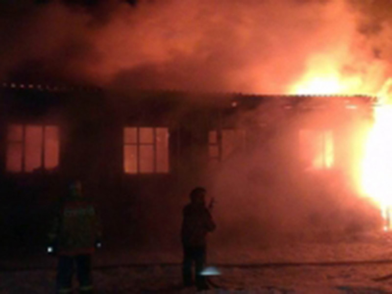 На севере Красноярского края сгорел жилой дом, погибли четыре человека - женщина и трое детей