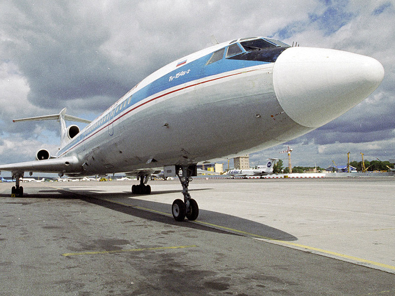 Полеты самолетов Ту-154Б-2, которые эксплуатируются российскими силовыми ведомствами, приостановлены до выяснения причин крушения над Черным морем