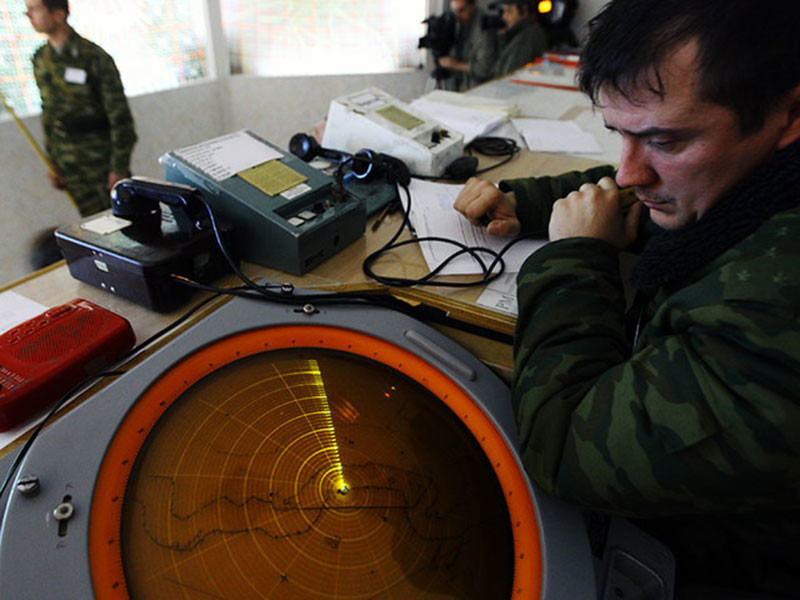 Полет двух объектов зафиксировали на индикаторах кругового обзора радиотехнические средства ПВО Центрального военного округа 1 декабря в 17:56 и 17:57 по московскому времени