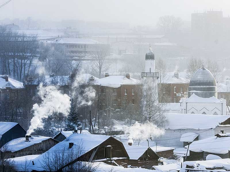Власти Томска оказались не готовы к снежной зиме. С началом холодов в сибирском городе выпало небывалое количество осадков. В мэрии назвали произошедшее аномалией и признали, что коммунальщики с уборкой снега не справляются