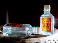Массовое отравление суррогатным алкоголем произошло в микрорайоне Ново-Ленино Иркутска в конце прошлого года. Пострадавшие, употребившие внутрь концентрат для ванн "Боярышник", начали поступать в медицинские учреждения с 17 декабря