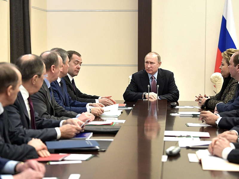 Президент РФ Владимир Путин в пятницу, 27 января, провел встречу с постоянными членами Совета безопасности России и обсудил с ними актуальные вопросы российско-американских отношений