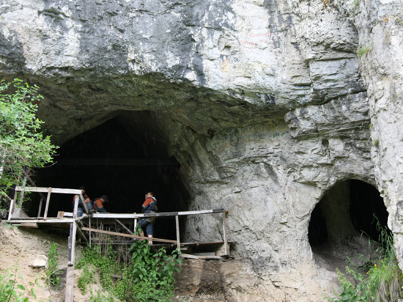 Вход в Денисову пещеру