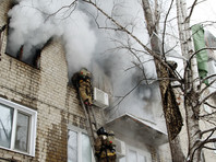 Взрыв бытового газа произошел 11 января в жилом многоэтажном доме на Московском шоссе в Саратове. После взрыва на трех этажах, с третьего по пятый, возник пожар на площади 250 кв. метров
