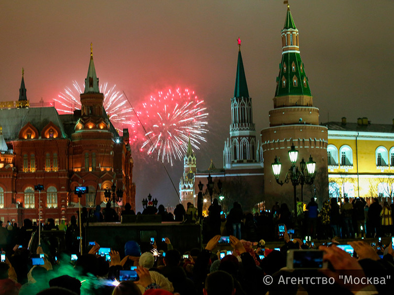Около 3 млн человек приняли участие праздничных гуляньях в новогоднюю ночь в Москве