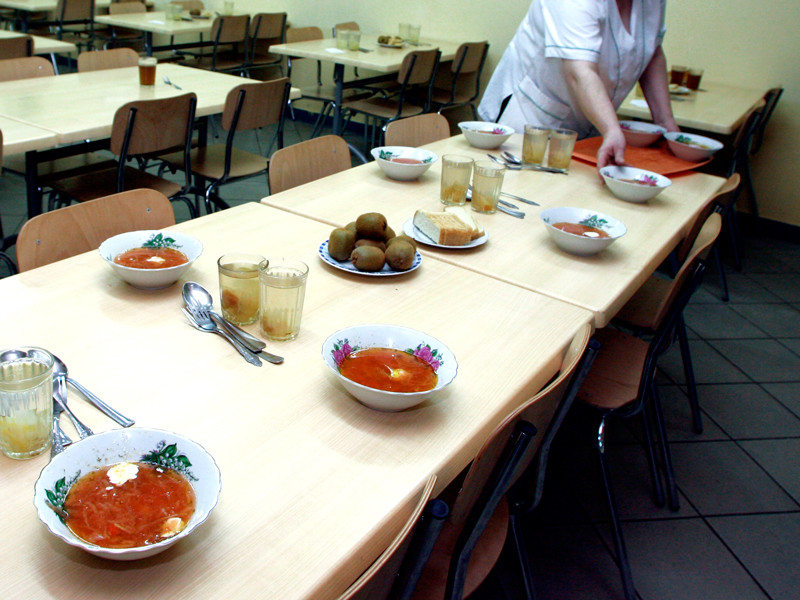 В Архангельской области детей из бедных семей оставили без благотворительных обедов в школе