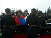 Военнослужащие на церемонии прощания с погибшими при крушении самолета Ту-154 в Черном море на Федеральном военном мемориальном кладбище в Московской области, 16 января 2017 года