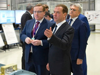 Медведев приехал на завод "Алмаз-Антей" в Кирове за рулем Mercedes без "мигалки"