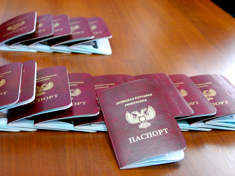 Российские власти неофициально признали легитимность паспортов самопровозглашенных Донецкой и Луганской народных областей
