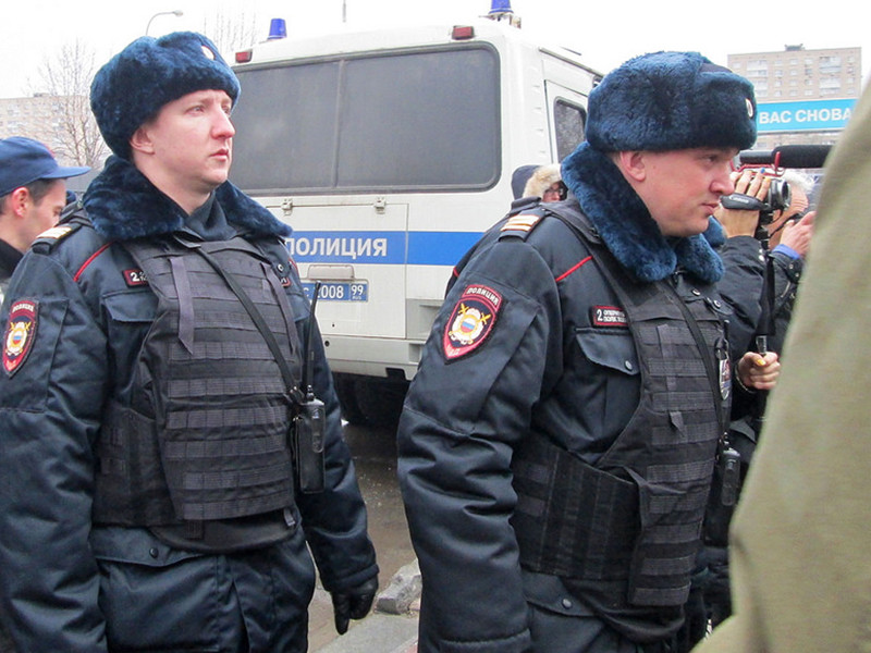 Правоохранительные органы Москвы попытались вручить "предостережения" организаторам марша памяти Бориса Немцова, запланированного на 26 февраля о недопустимости "экстремистской деятельности" во время акции