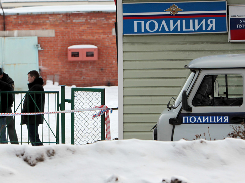 В одной из деревень Колпнянского района Орловской области полицейские откопали из-под снега труп пожилого мужчины